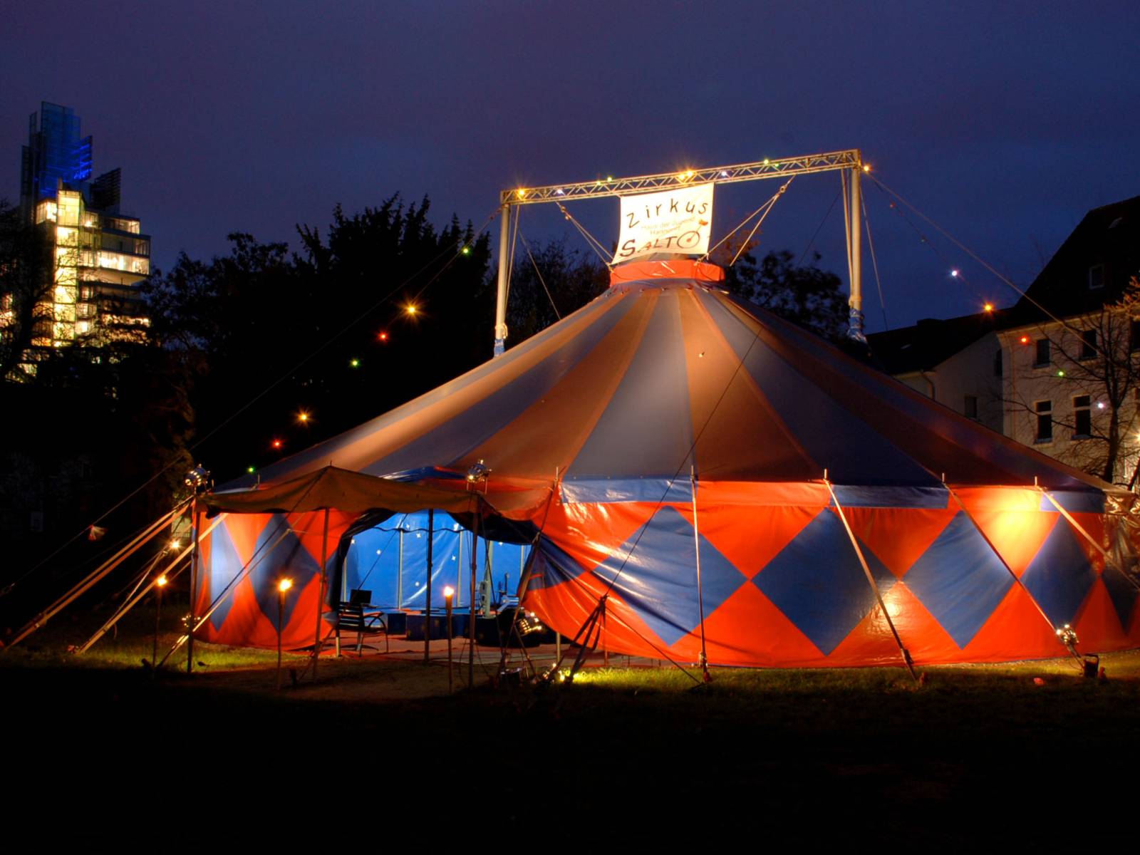 La Nuit Du Cirque: Circomedia & Zirkus Salto | Aktuelle Meldungen Und ...