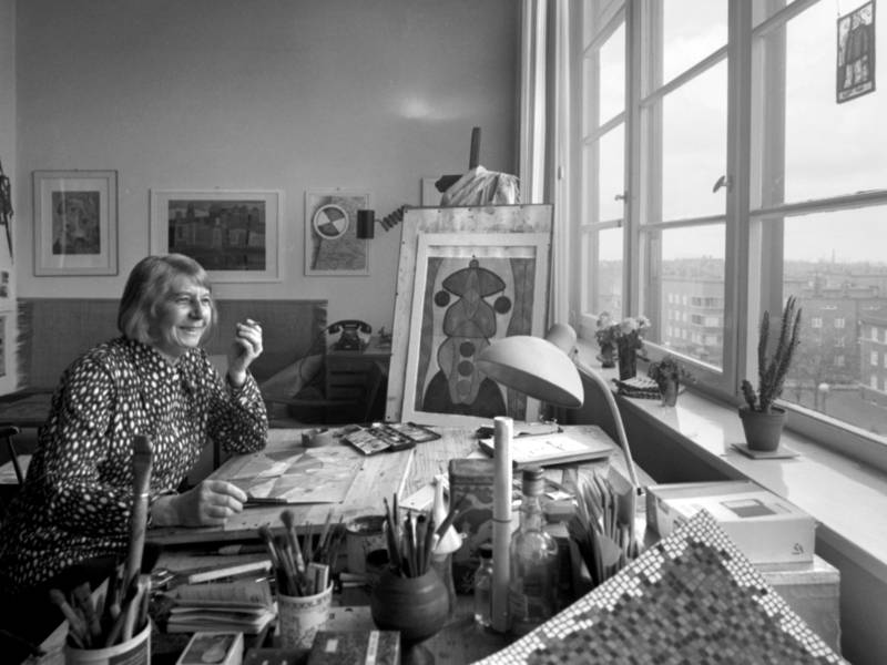 Grete Jürgens 1972 in ihrer Atelierwohnung