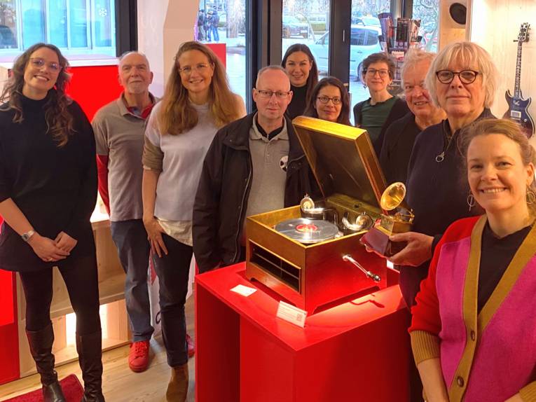 Exklusive Preview: Beim Pressetermin waren u.a. Wolf-Dieter Karwatky, siebenfacher Grammy-Gewinner aus Hannover und Edgar Prussat, erster Vorsitzender des Norddeutschen Museums für Hifi- und Studiotechnik e.V. in Sehnde, dabei.