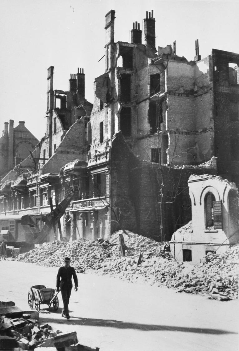 Zerstörtes Gebäude Herschelstraße 31 um 1944