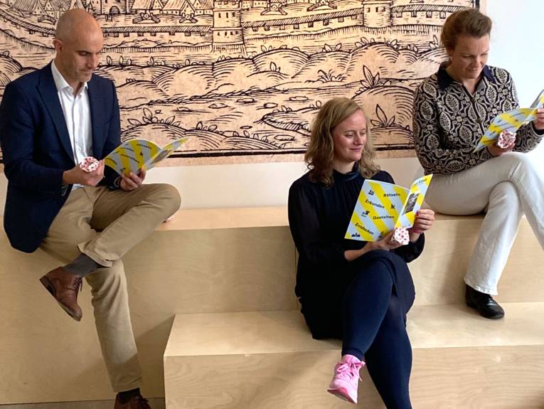 Belit Onay (Oberbürgermeister der Landeshauptstadt Hannover), Eva Bender (Dezernentin für Bildung und Kultur), und Anne Gemeinhardt (Direktorin Museen für Kulturgeschichte) beim Pressetermin "Hannover Kiosk - Vorstellung des Interimsstandorts" am Dienstag, 24. September 2024.