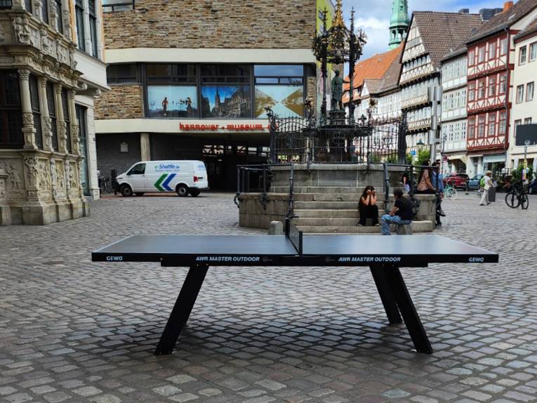 Tischtennisplatte auf dem Holzmarkt