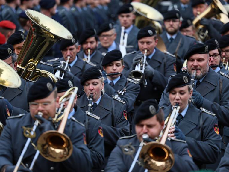 Eine Musikkapelle der Bundeswehr.